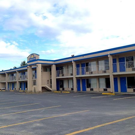 Days Inn By Wyndham Staunton Dış mekan fotoğraf