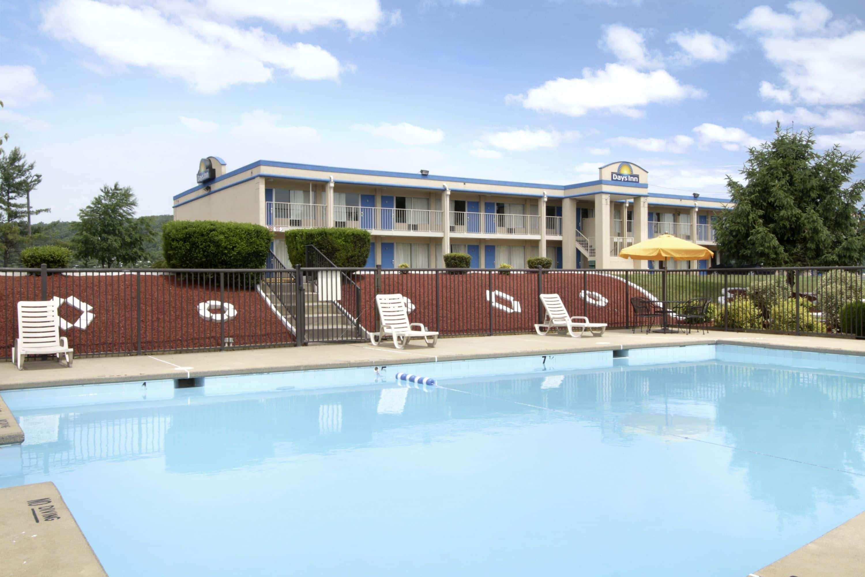 Days Inn By Wyndham Staunton Dış mekan fotoğraf